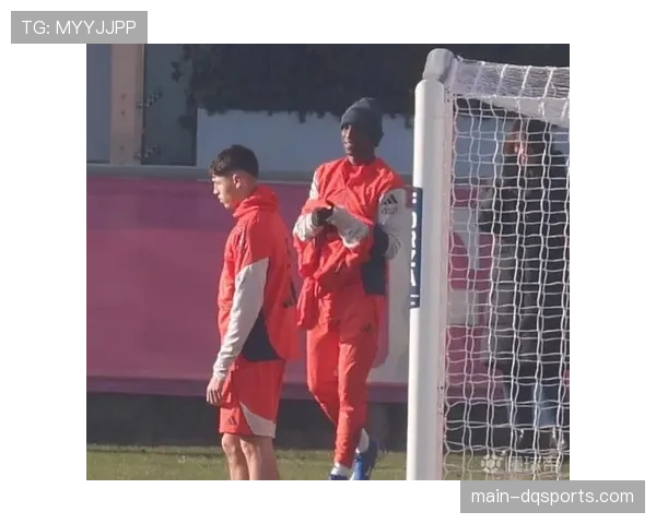 赛前最后一练，拜仁全员健康，仅格纳布里参加部分合练